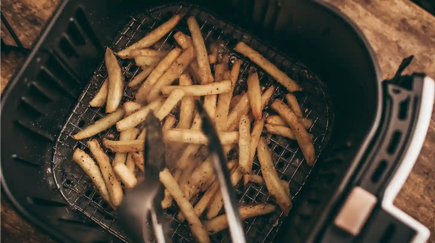 step5-cook-batches-crispy-air-fryer-apple-fries Step 5 Crispy Air Fryer Apple Fries recipe – cooking apple strips in batches at 375°F for crispy healthy air fryer snacks