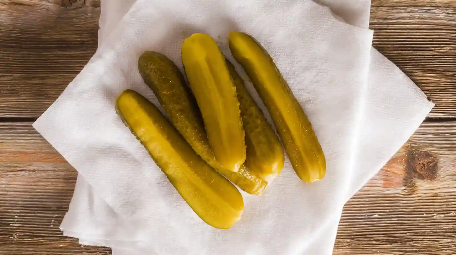 step1-prep-pickles-easy-cheesy-bacon-fried-pickles Easy Cheesy Bacon Fried Pickles prep step drying pickles for crispy fried pickles recipe
