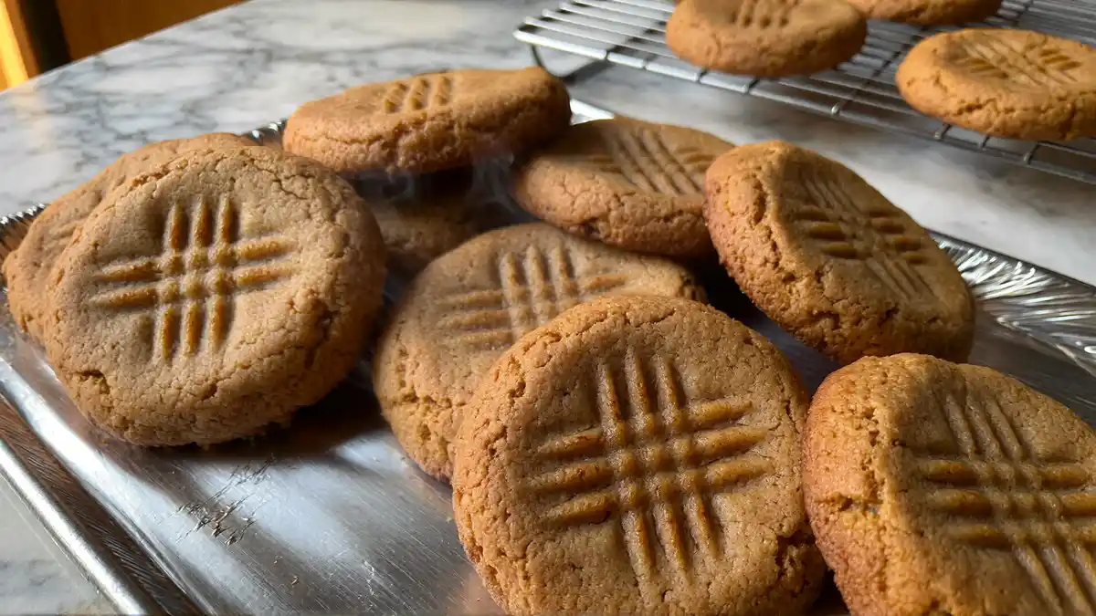 4 Ingredients Quick Peanut Butter Cookies easy quick simple dessert ideas